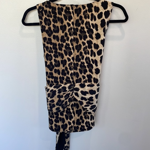 NWOT Zara animal print leopard crew neck sleeveless top. Ties at waist size XS - Picture 7 of 8